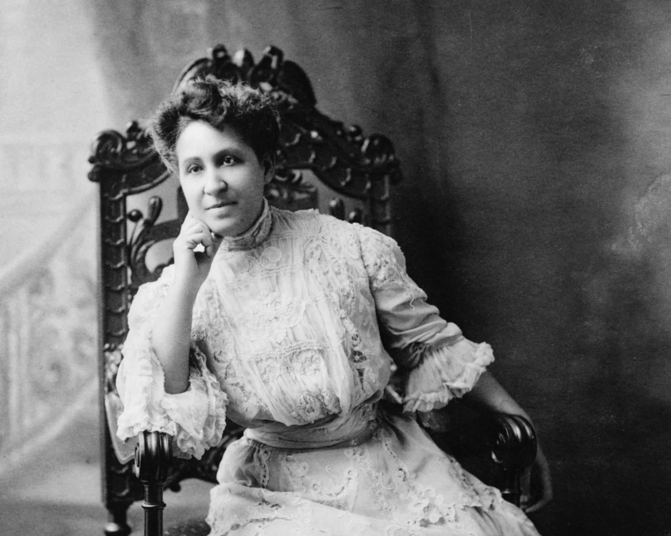 Mary_Church_Terrell%2C_three-quarter_length_portrait%2C_seated%2C_facing_front.jpg
