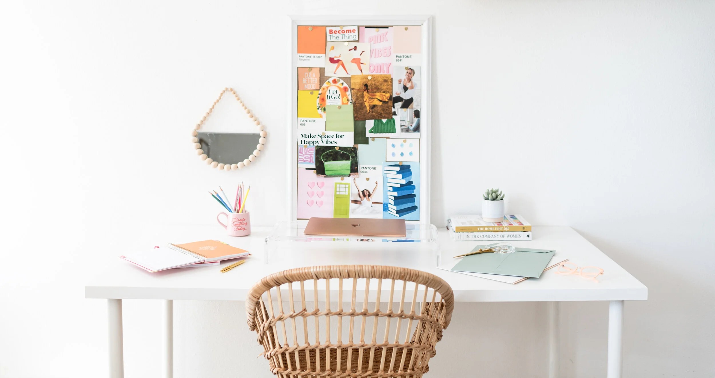 7 Reasons You Should Declutter and Organize Your Desk Right Now