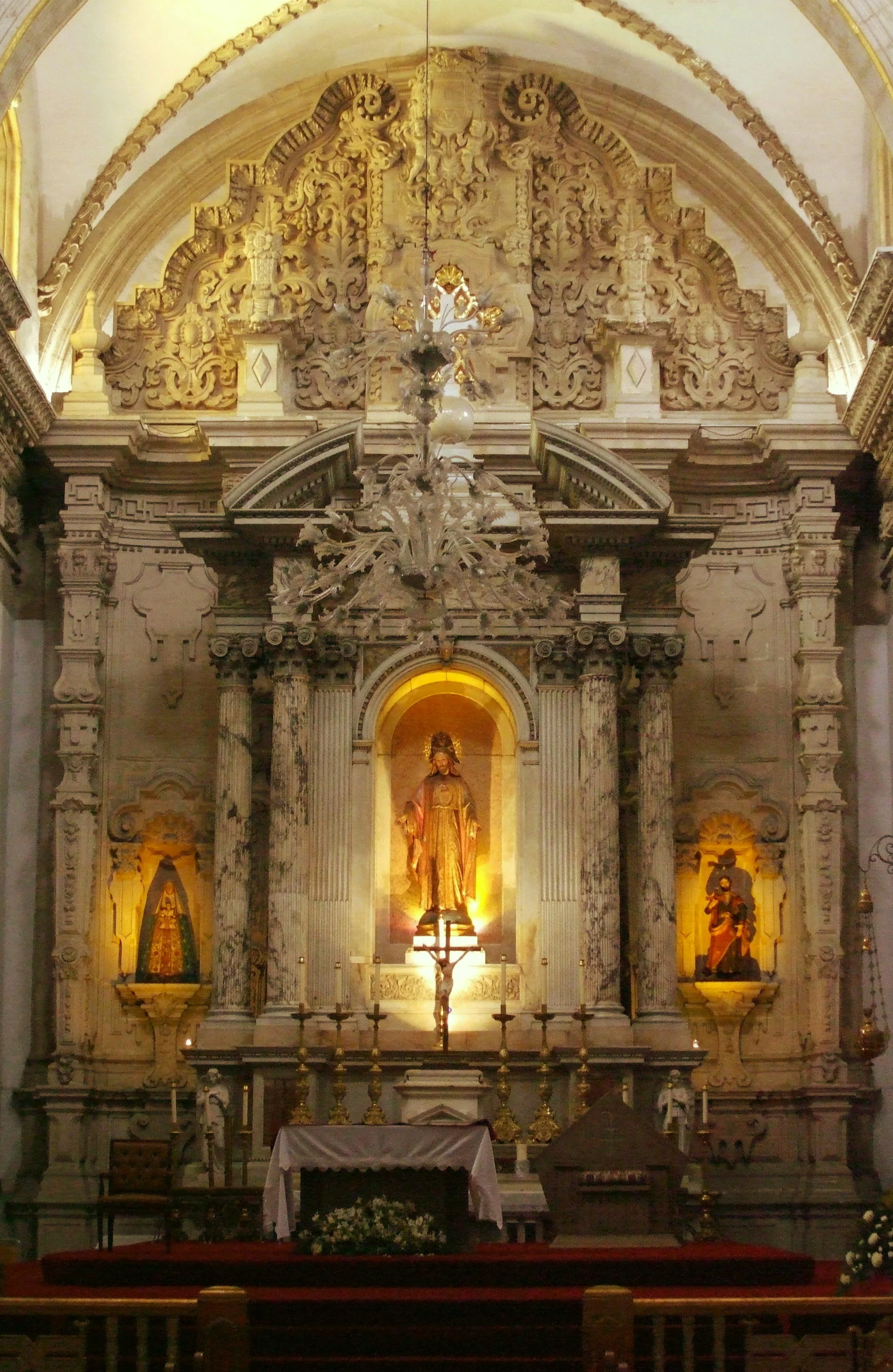 Double_High_Altar.jpg