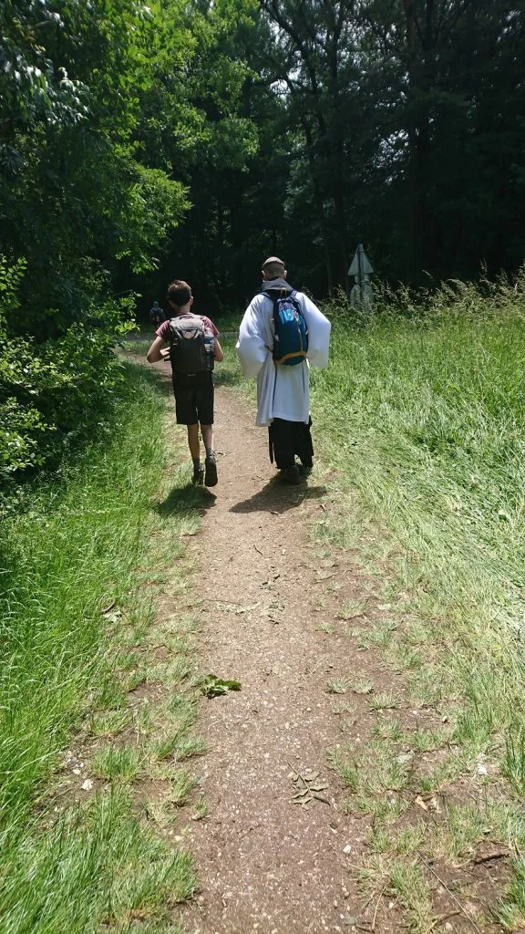 19_06_18_kid_monk_Chartres-576x1024.jpg
