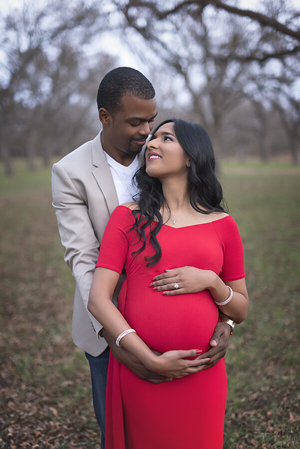 couples maternity session in Georgetown Texas