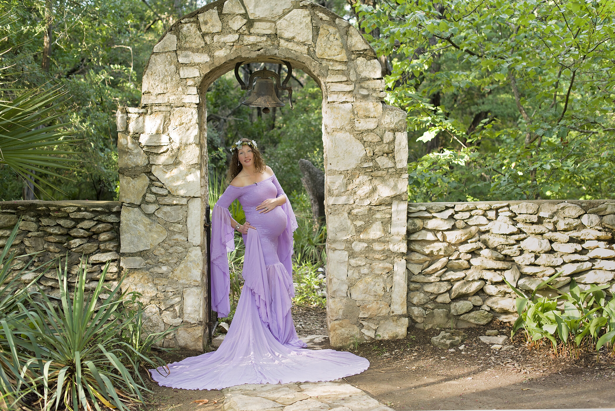 Stone archway maternity portrait