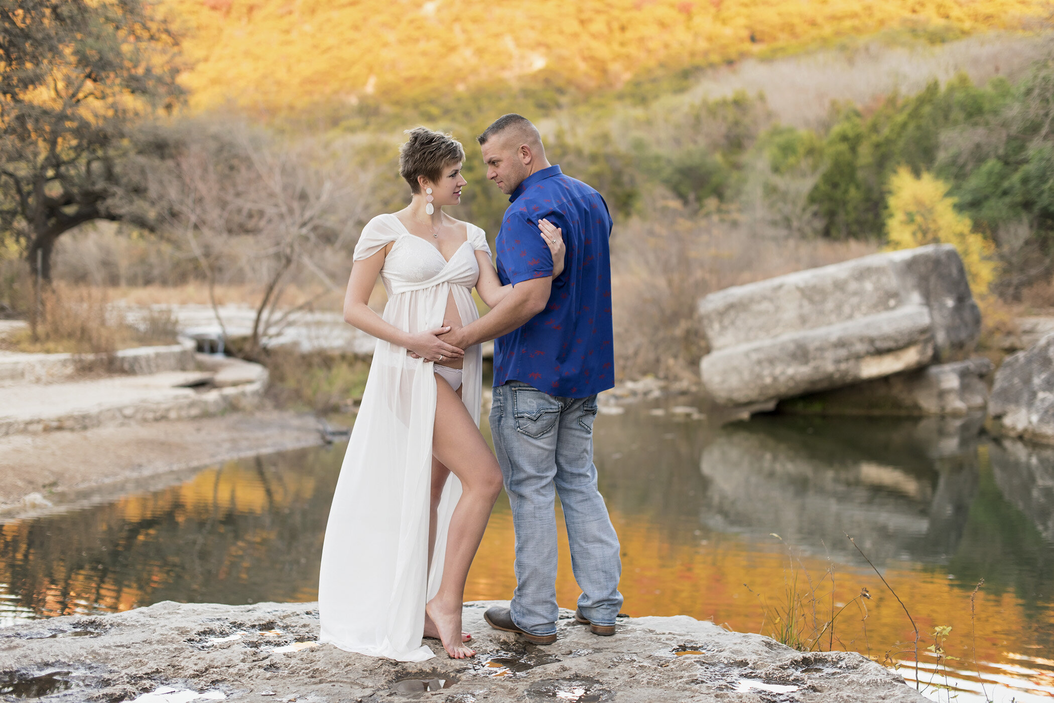 couples maternity fiery pose