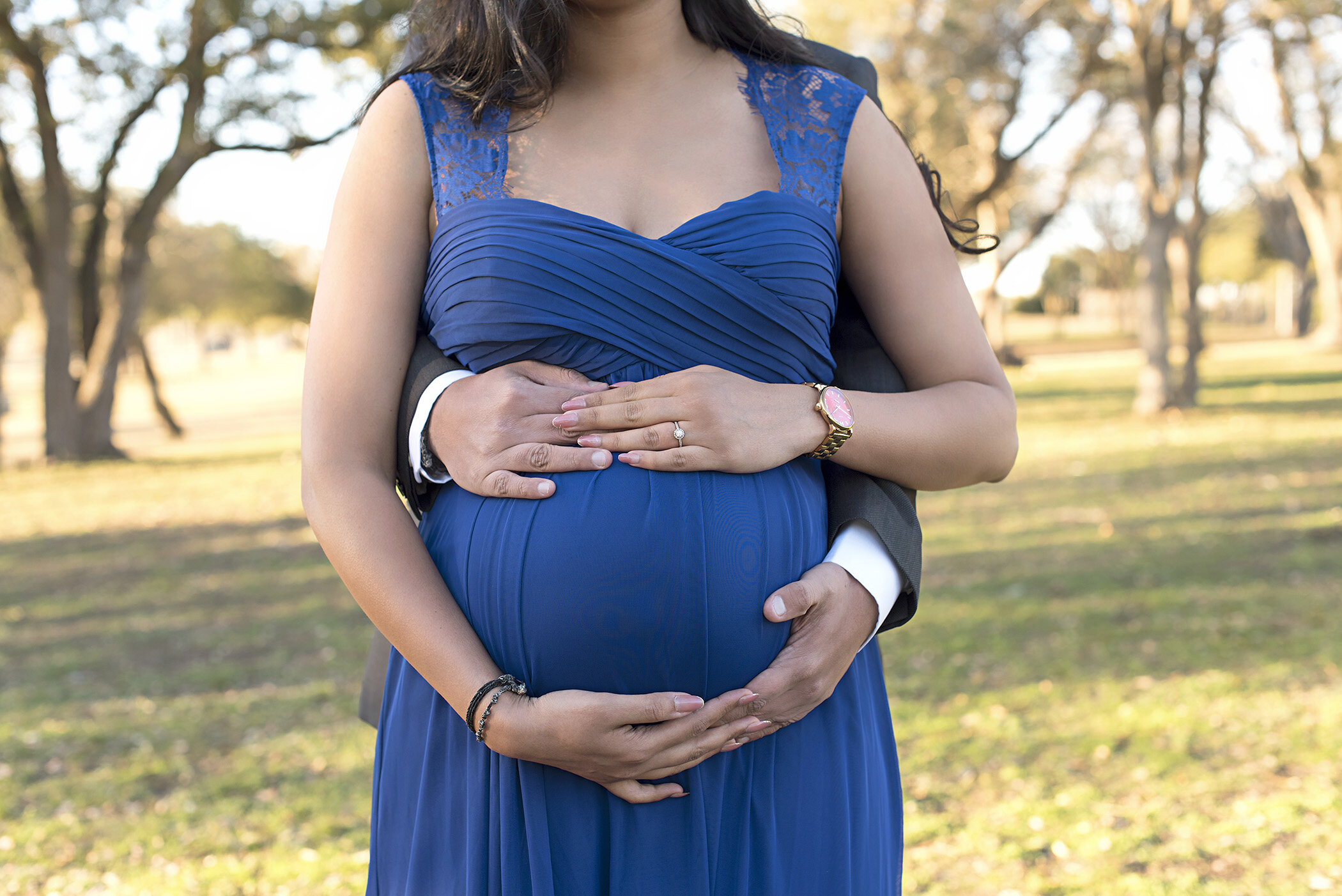 couples hands maternity pose