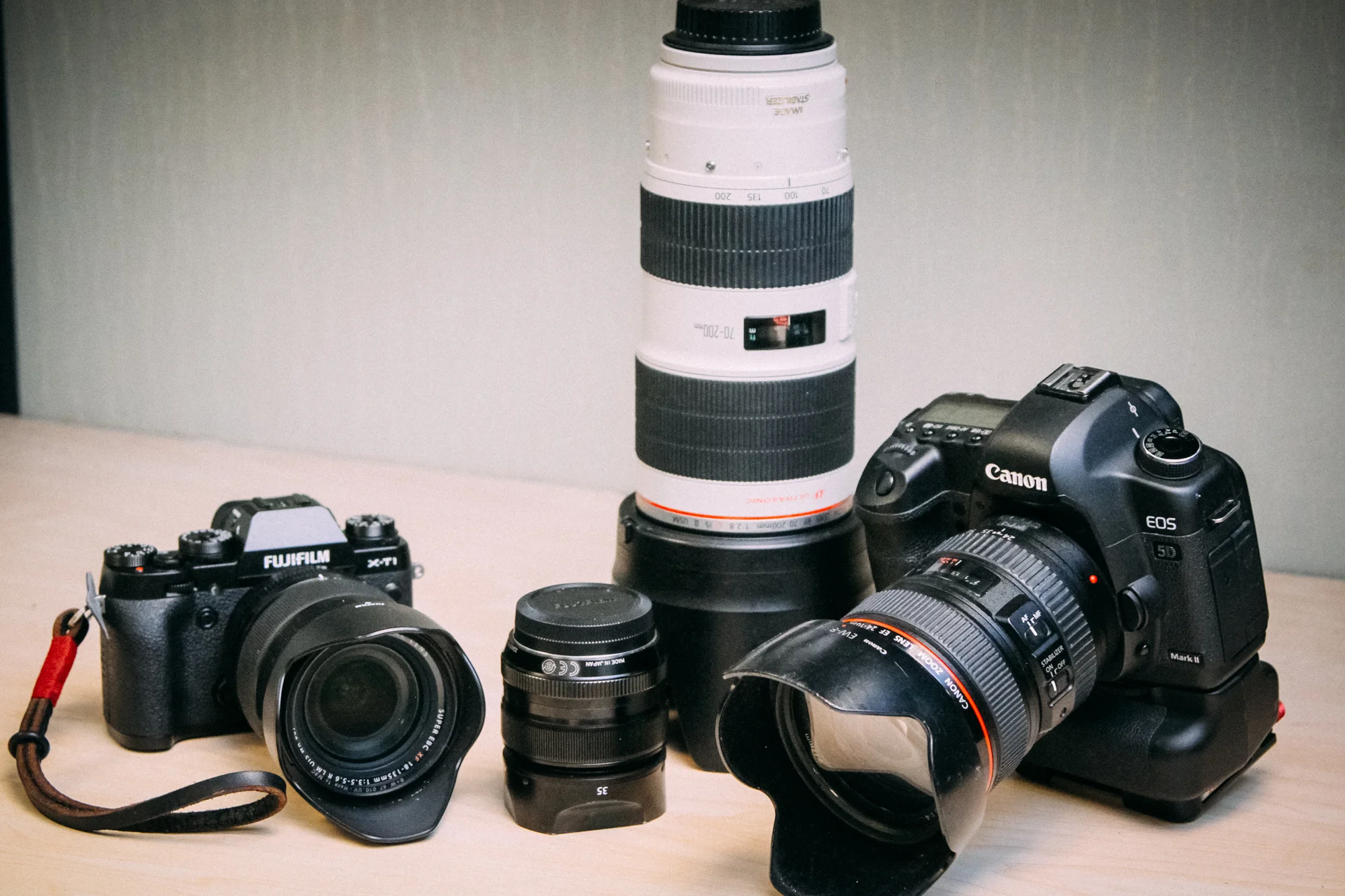 A quick size comparison between systems. On the right, the Canon 5DMkII with 24-105 f4L IS and 70-200 f2.8L IS compared to my new Fujifilm X-T1 with 18-135 as well as the 35mm f1.4 on the left.