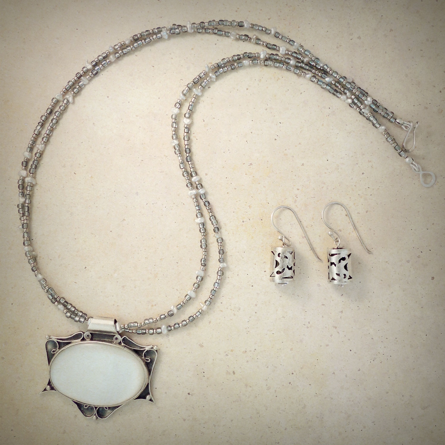 Mother of pearl pendant with glass beads