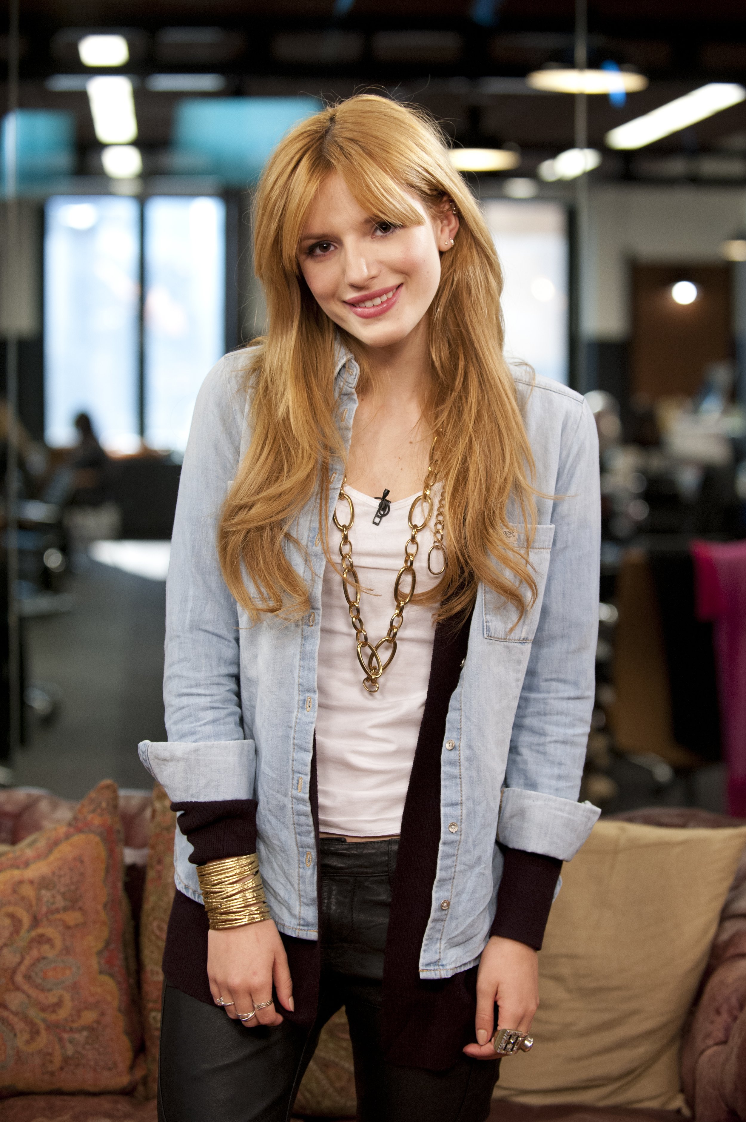  Bella Thorne 