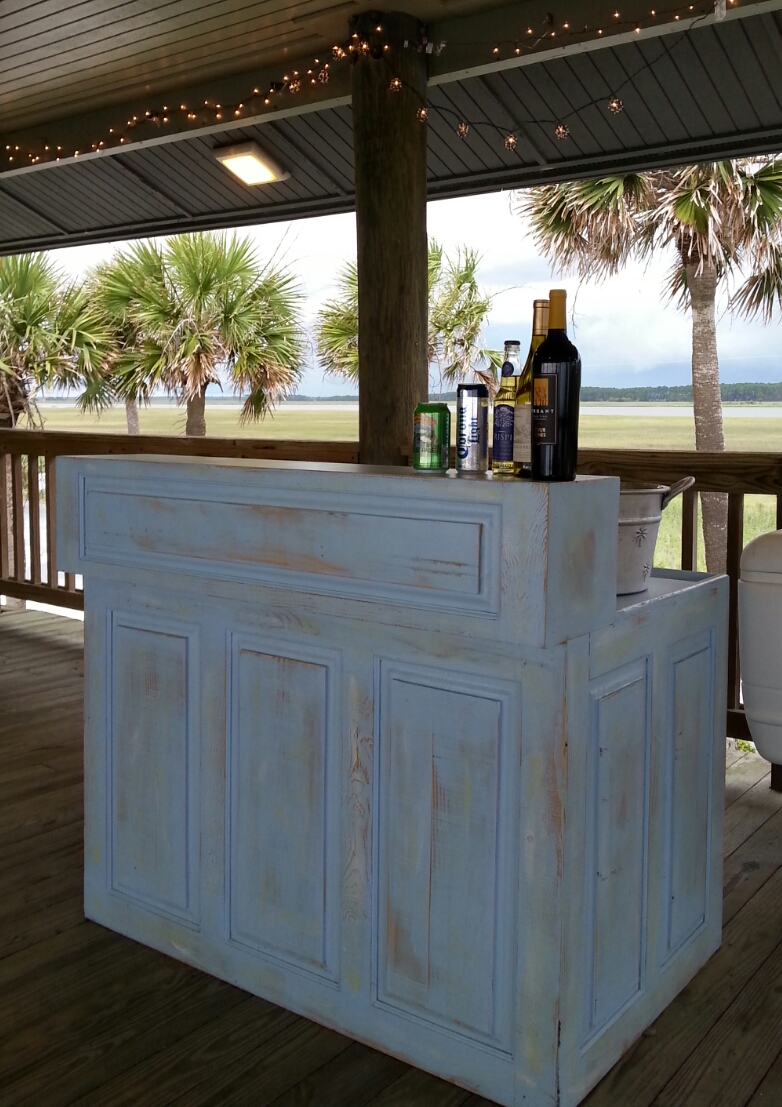 4 ft Handcrafted Pine Bar $150 Good for: Beer & Wine Parties up to 150 guests Beer, Wine, & Liquor Parties up to 50 guests