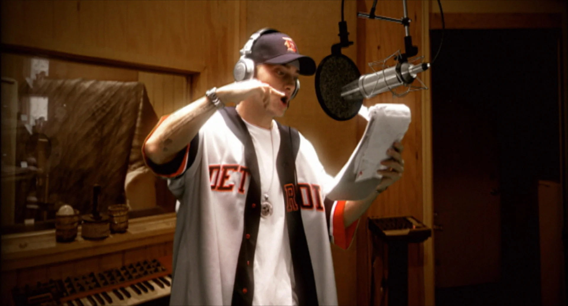 EMINEM_FRAME_104.jpg