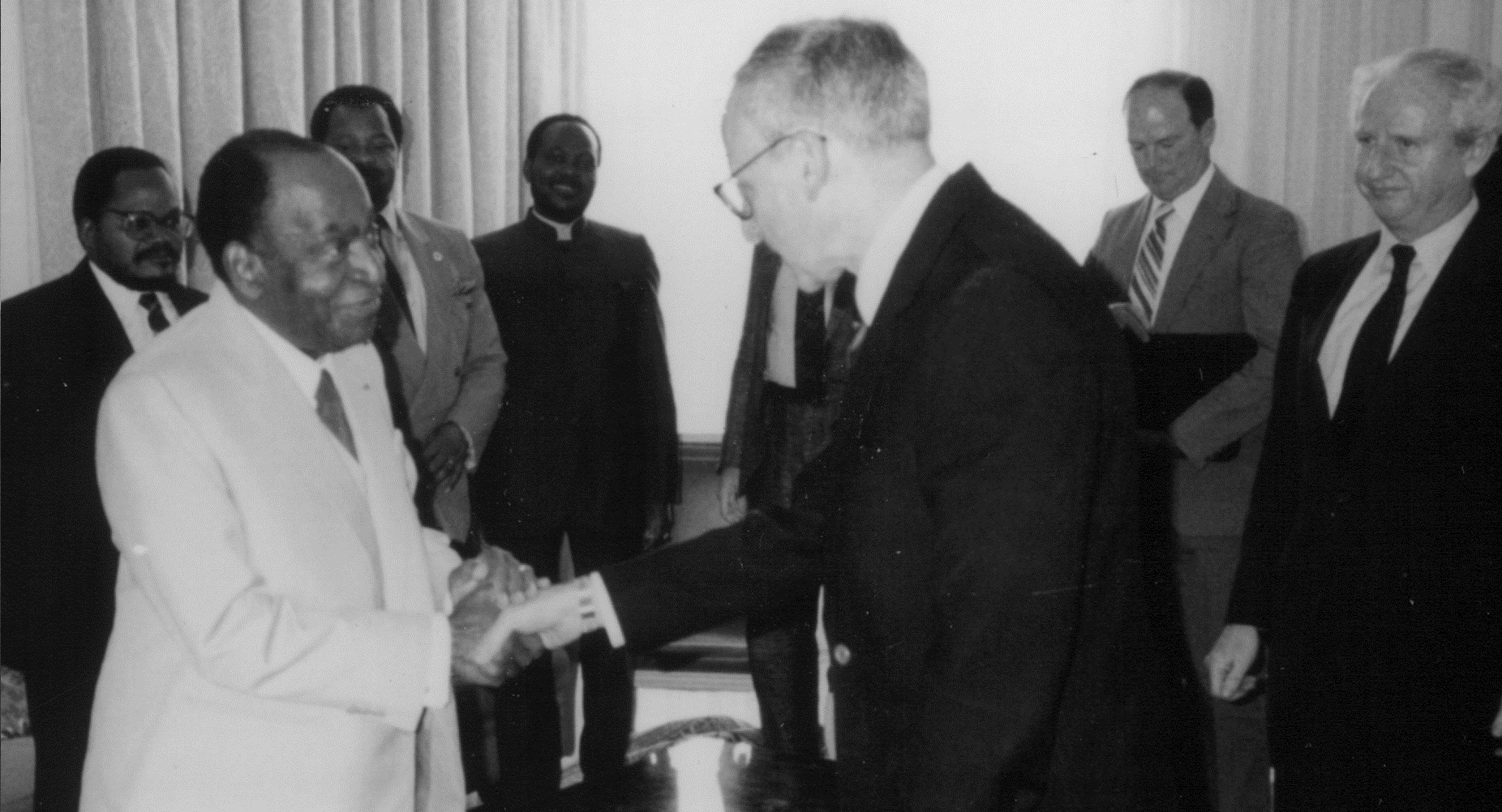  President Félix Houphouët-Boigny of Côte d'Ivoire greets Assistant Secretary of State Cohen in Abidjan (1991). 