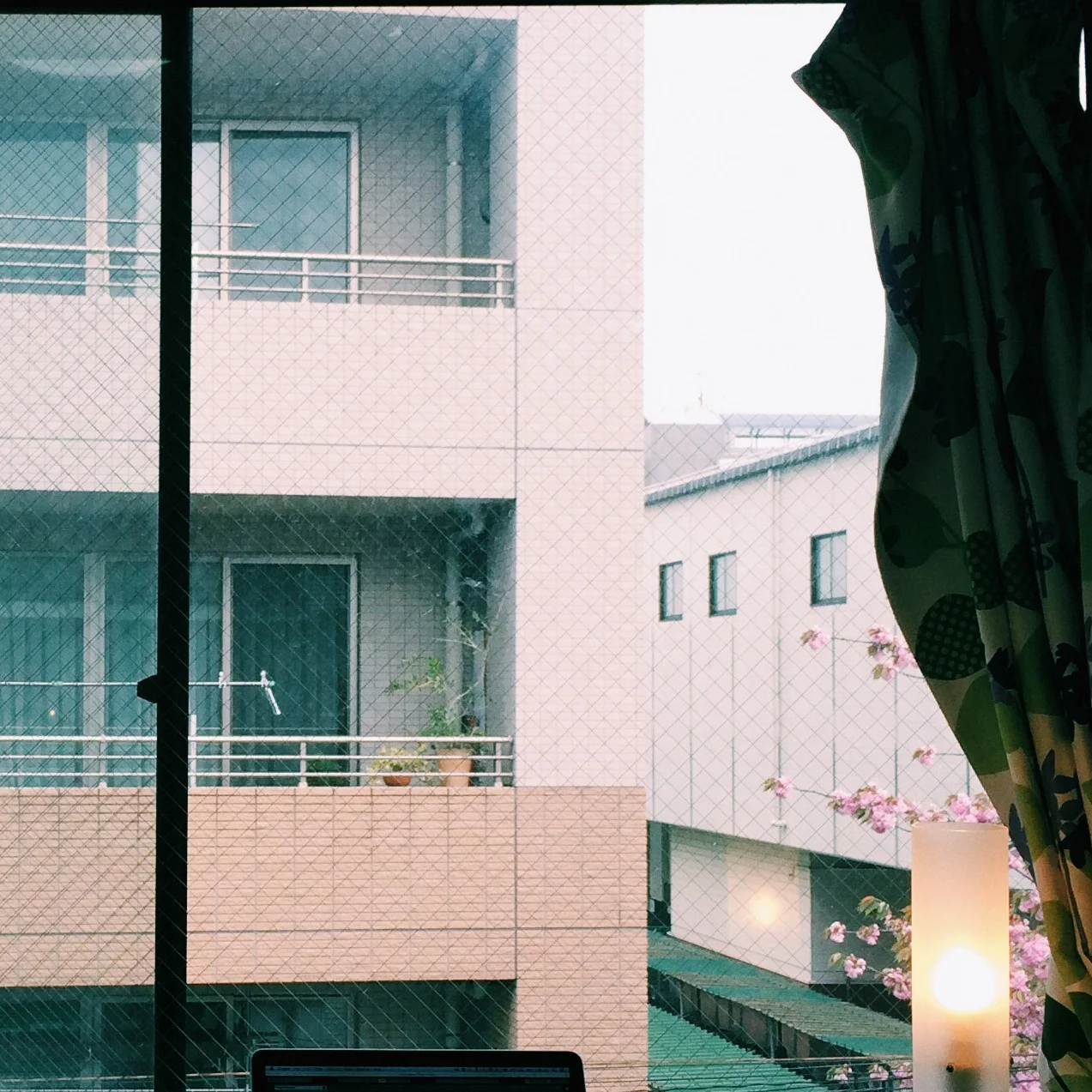 20.04.15 || new track '窓際'