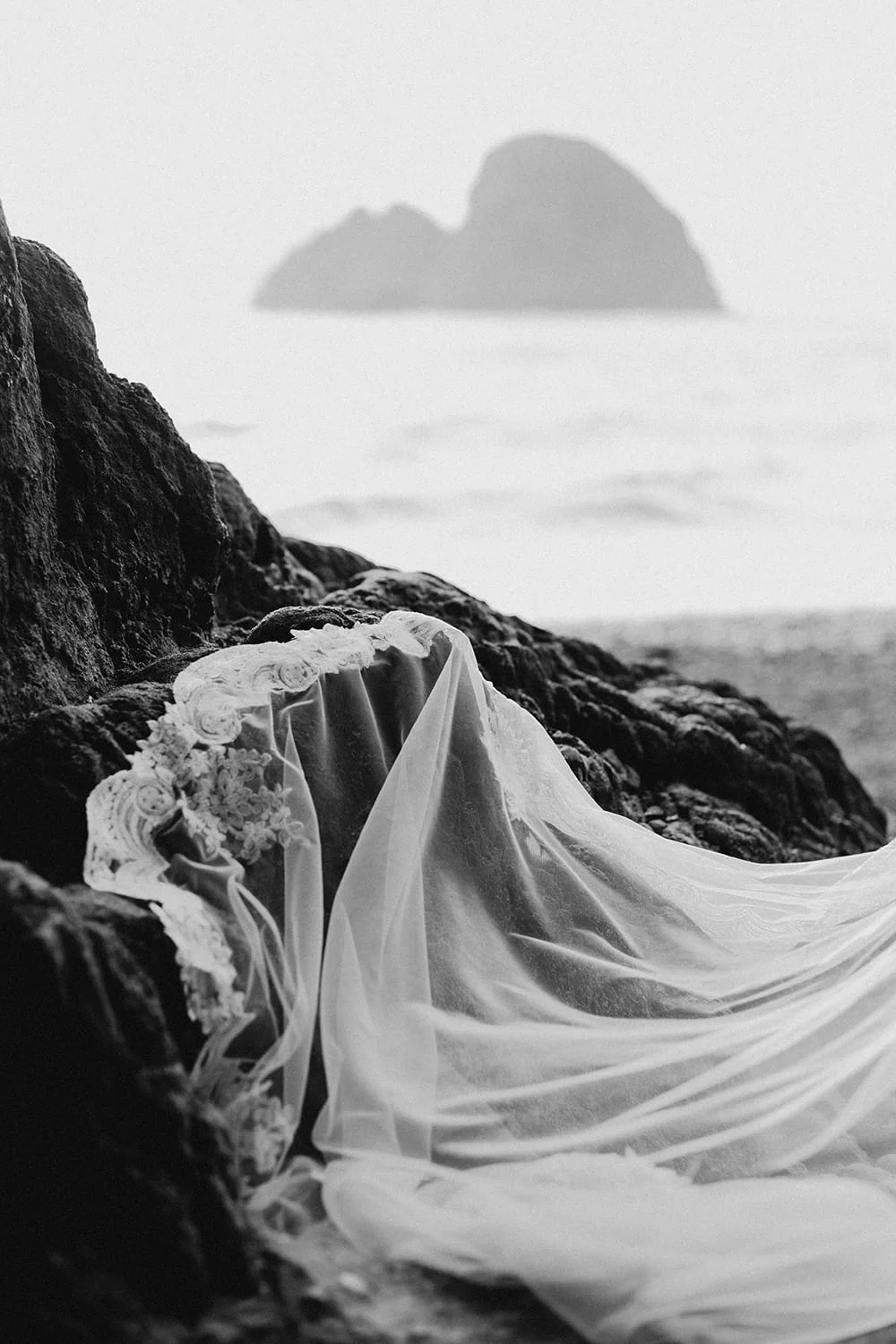 Oceanside Oregon Elopement19.jpg