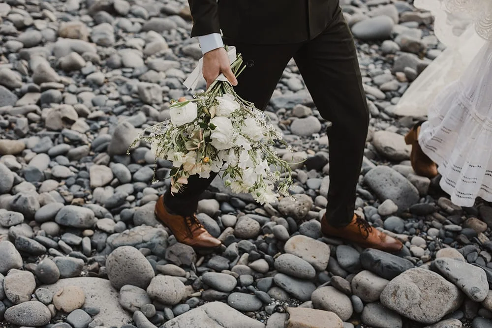 Oceanside Oregon Elopement by Alixann Loosle