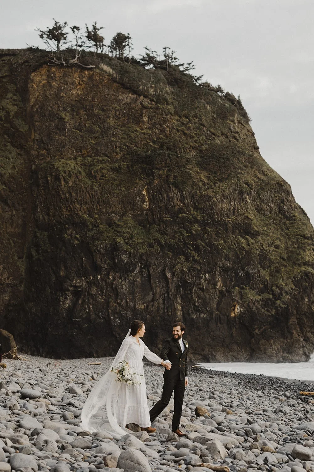 Oceanside Oregon Elopement58.jpg