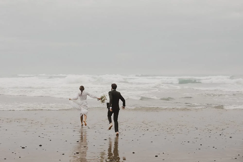 Oceanside Oregon Elopement by Alixann Loosle