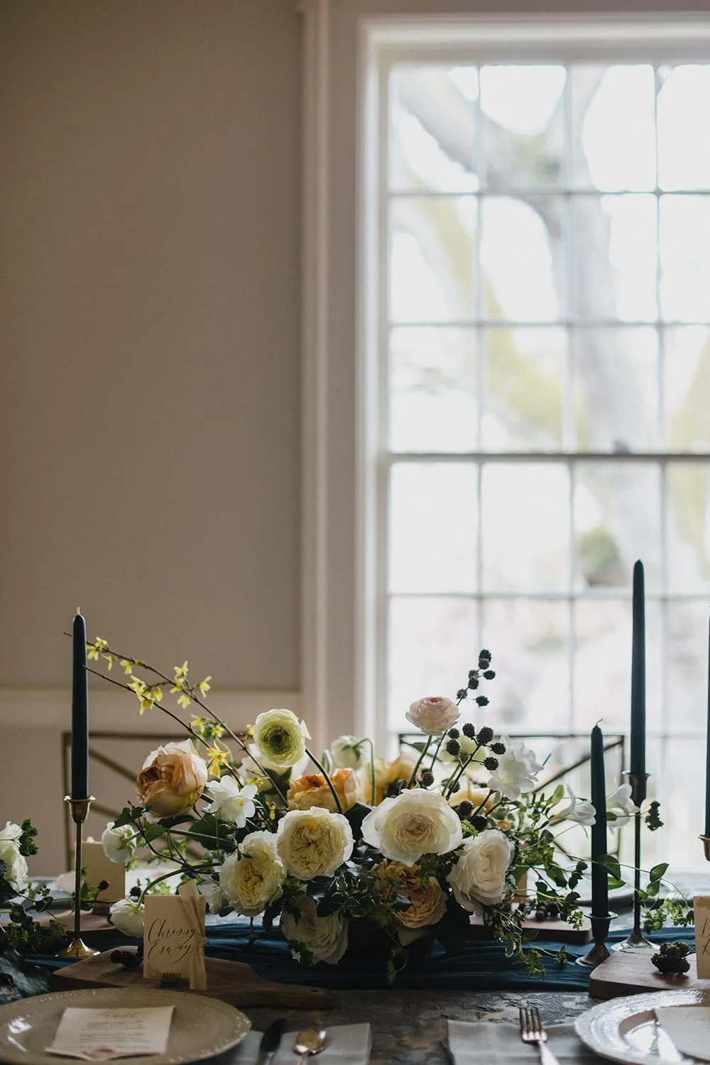 Rainier Chapter House Wedding15.jpg