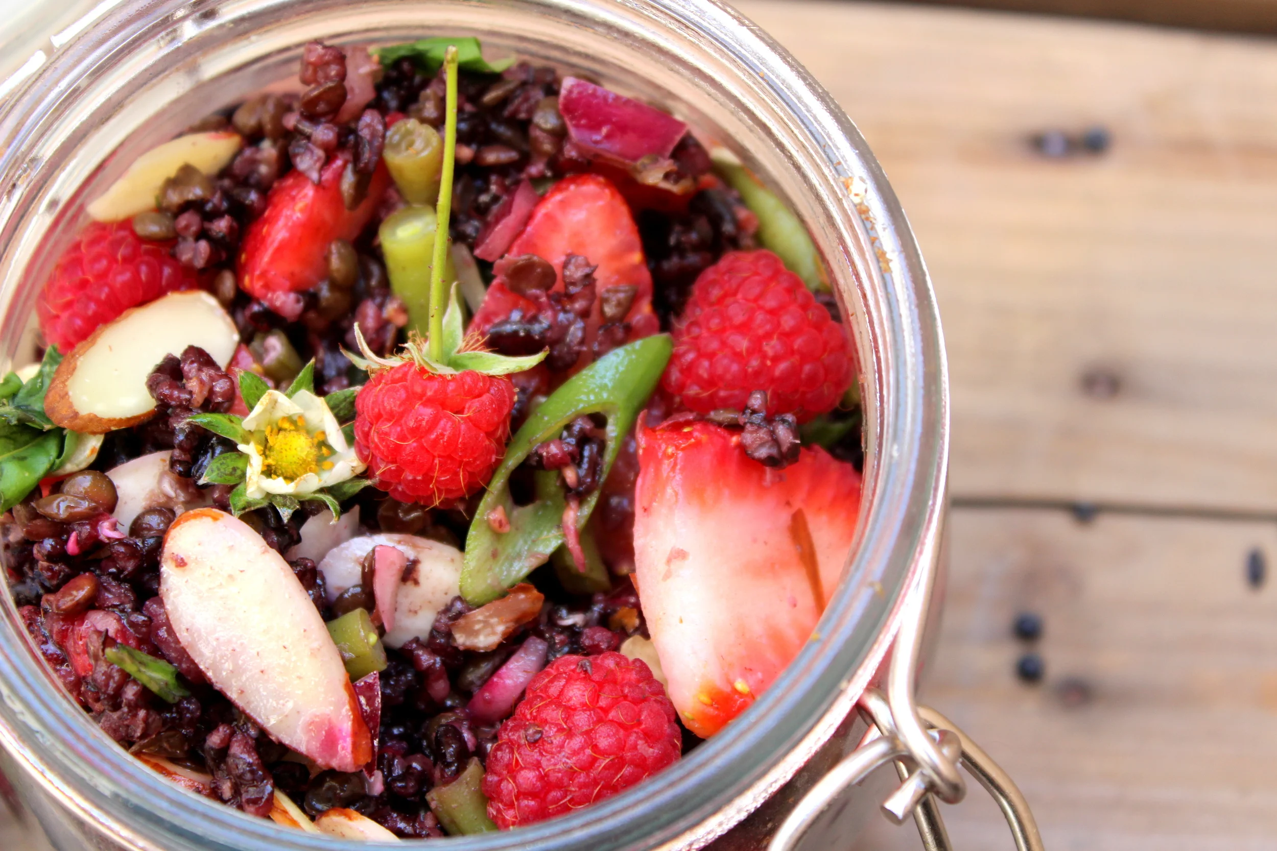 Forbidden rice, black lentils and berries salad 