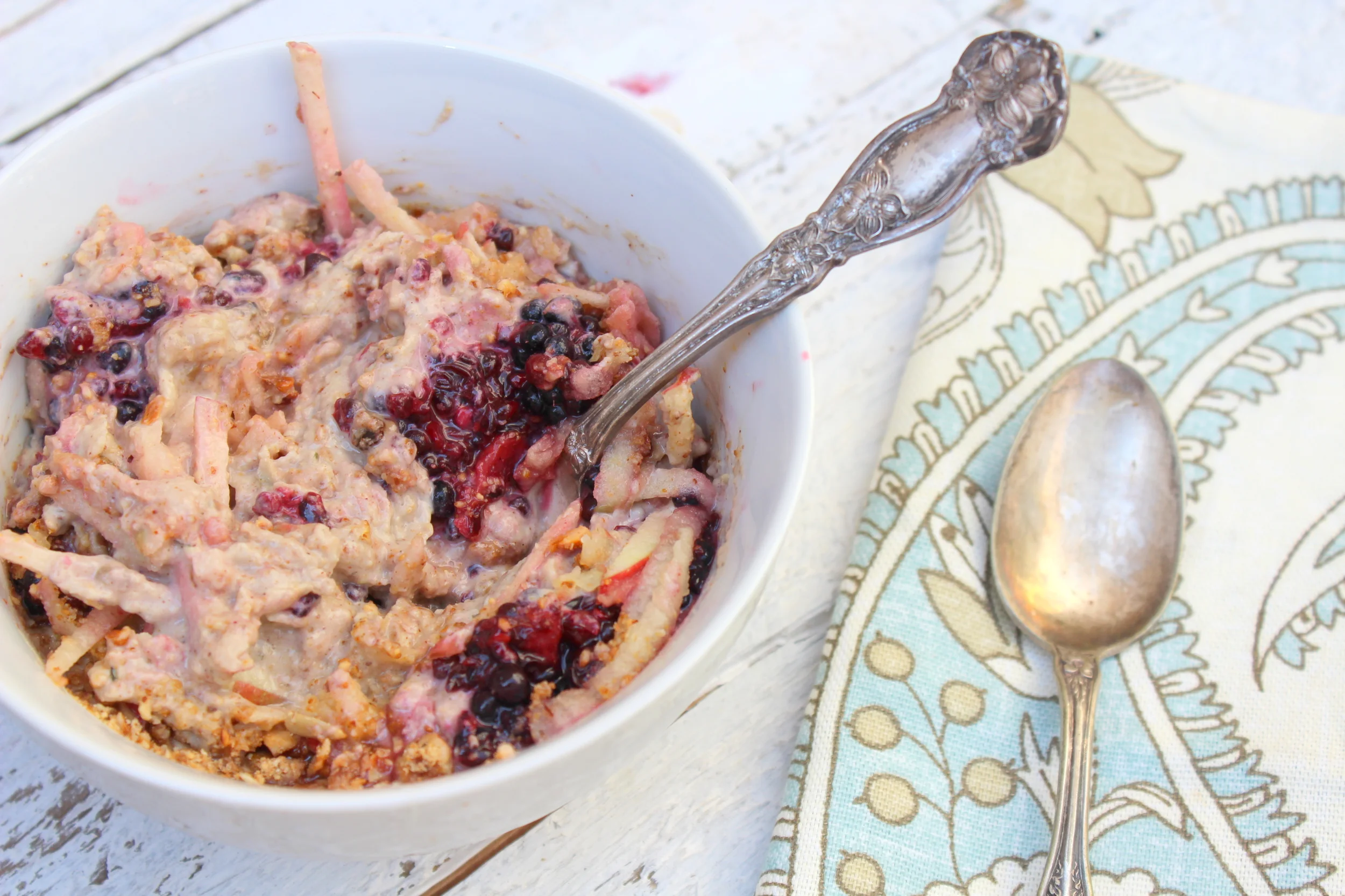 Apple pie morning porridge (+raw cashew yogurt)