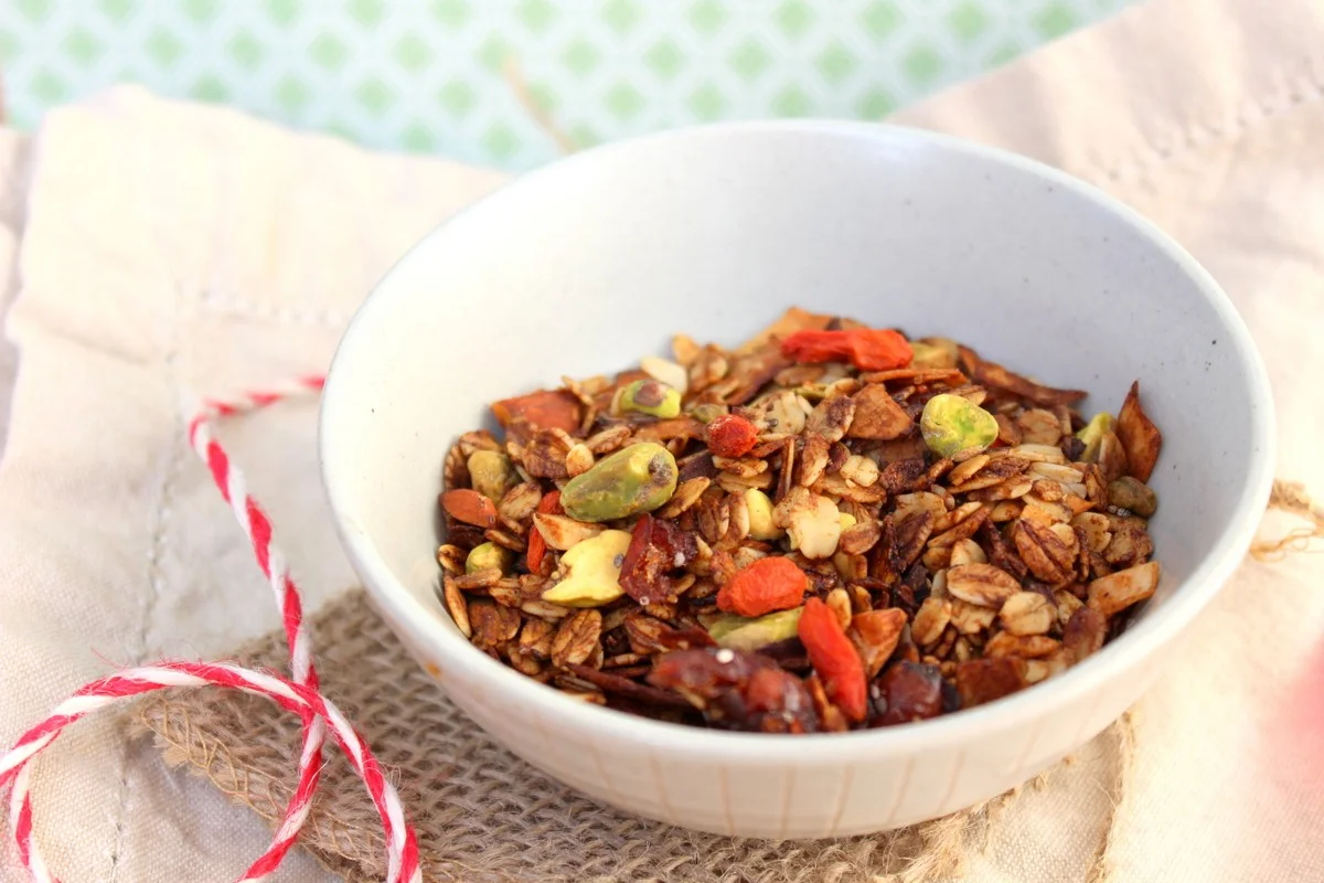 Xmas granola : Cranberry, goji, pistachio & gingerbread spiceS granola 