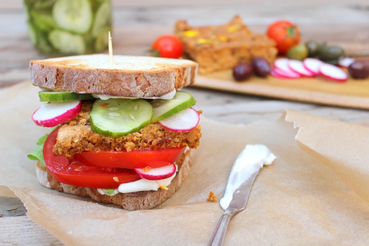Veggie "pâté" & quick pickled cucumbers 
