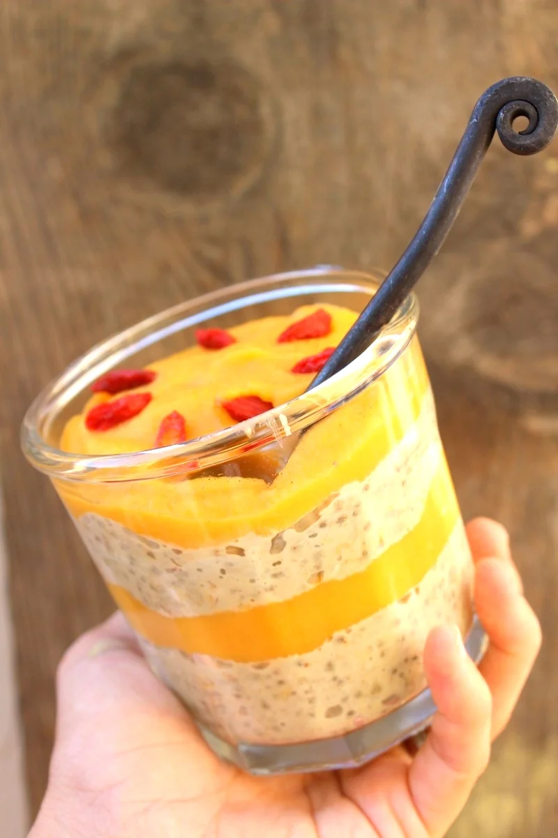 Matcha overnight oats (w/ persimmon puree and goji berries)