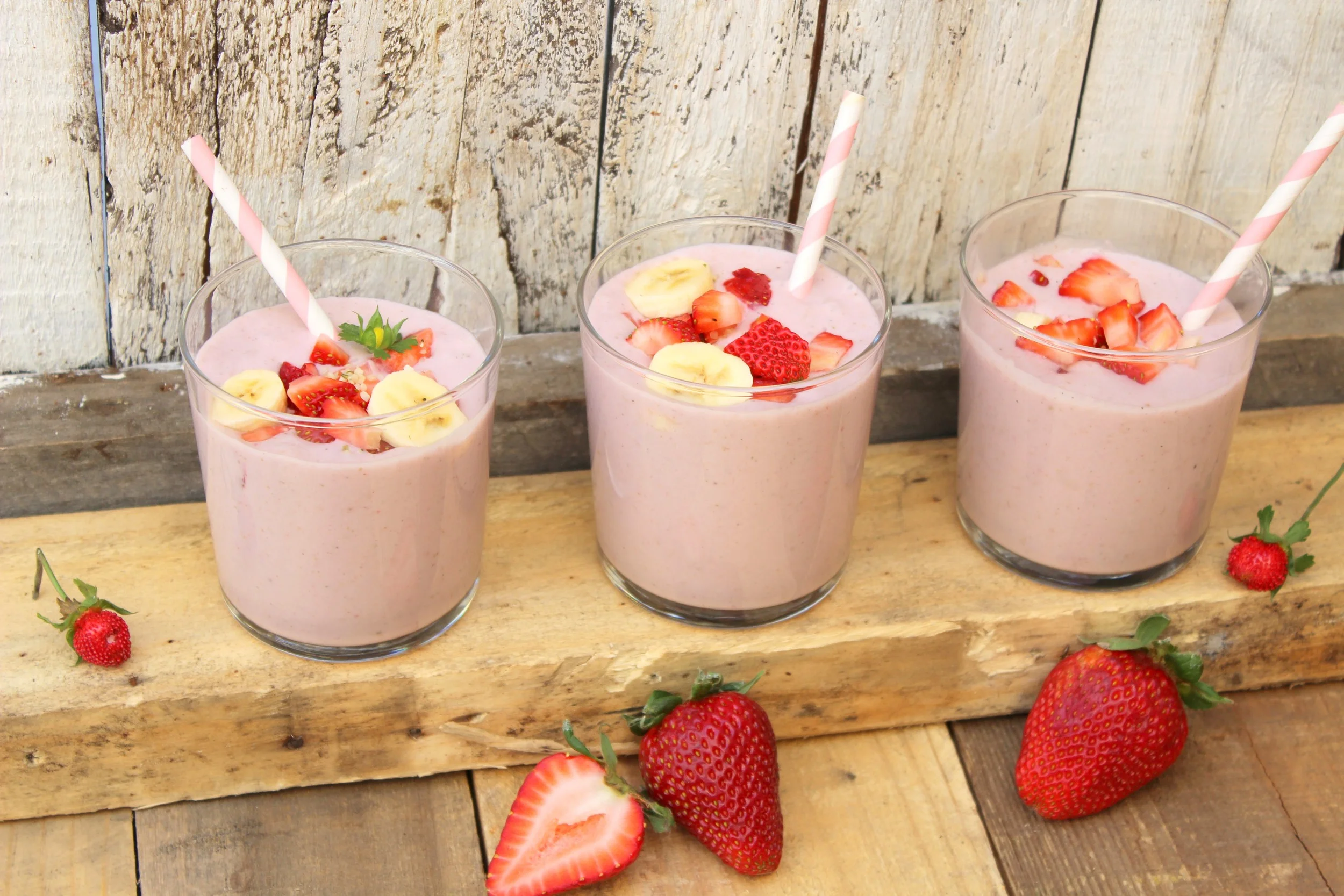 Strawberry, banana & hemp smoothie