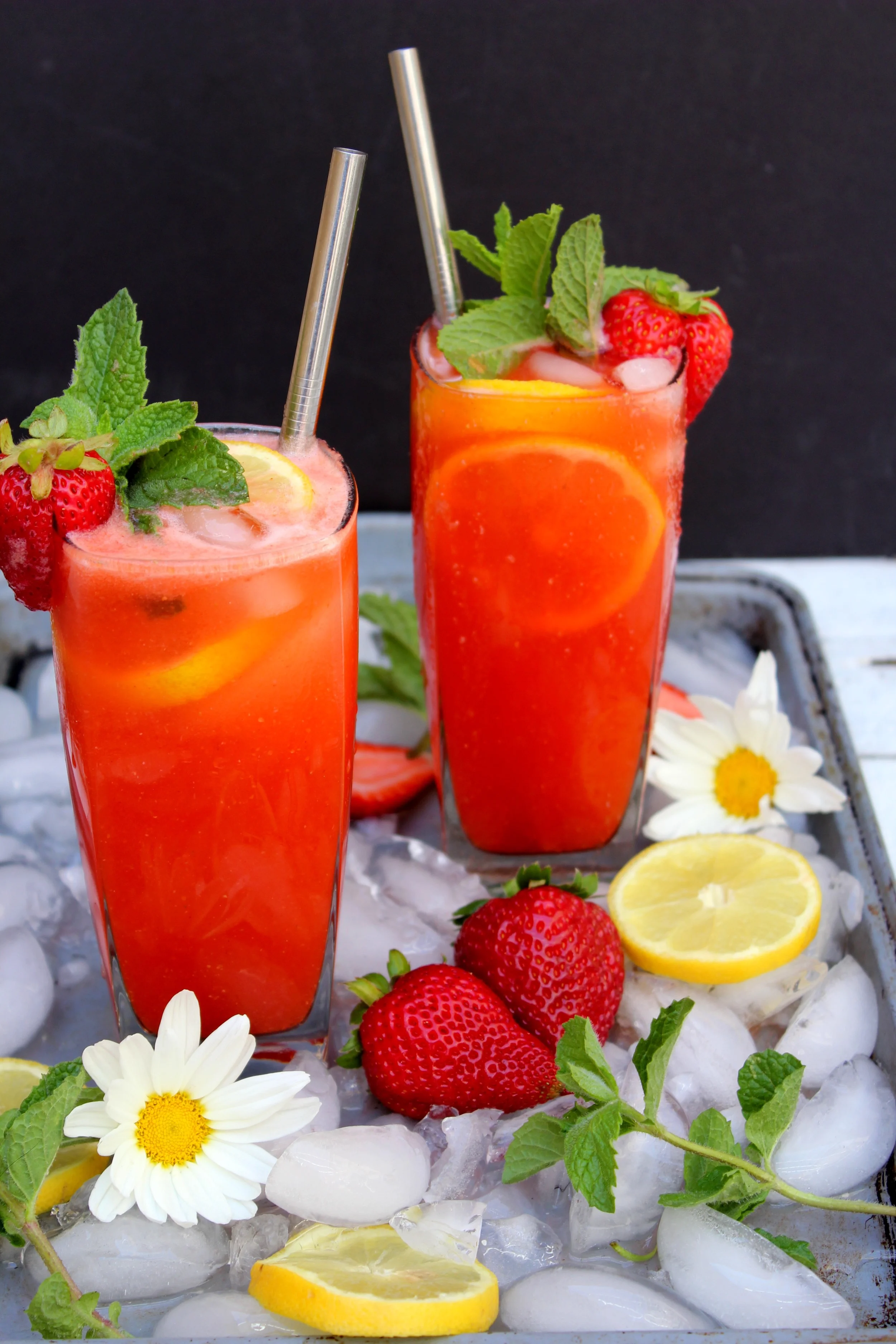Sparkling strawberry lemonade (refined sugar free)  