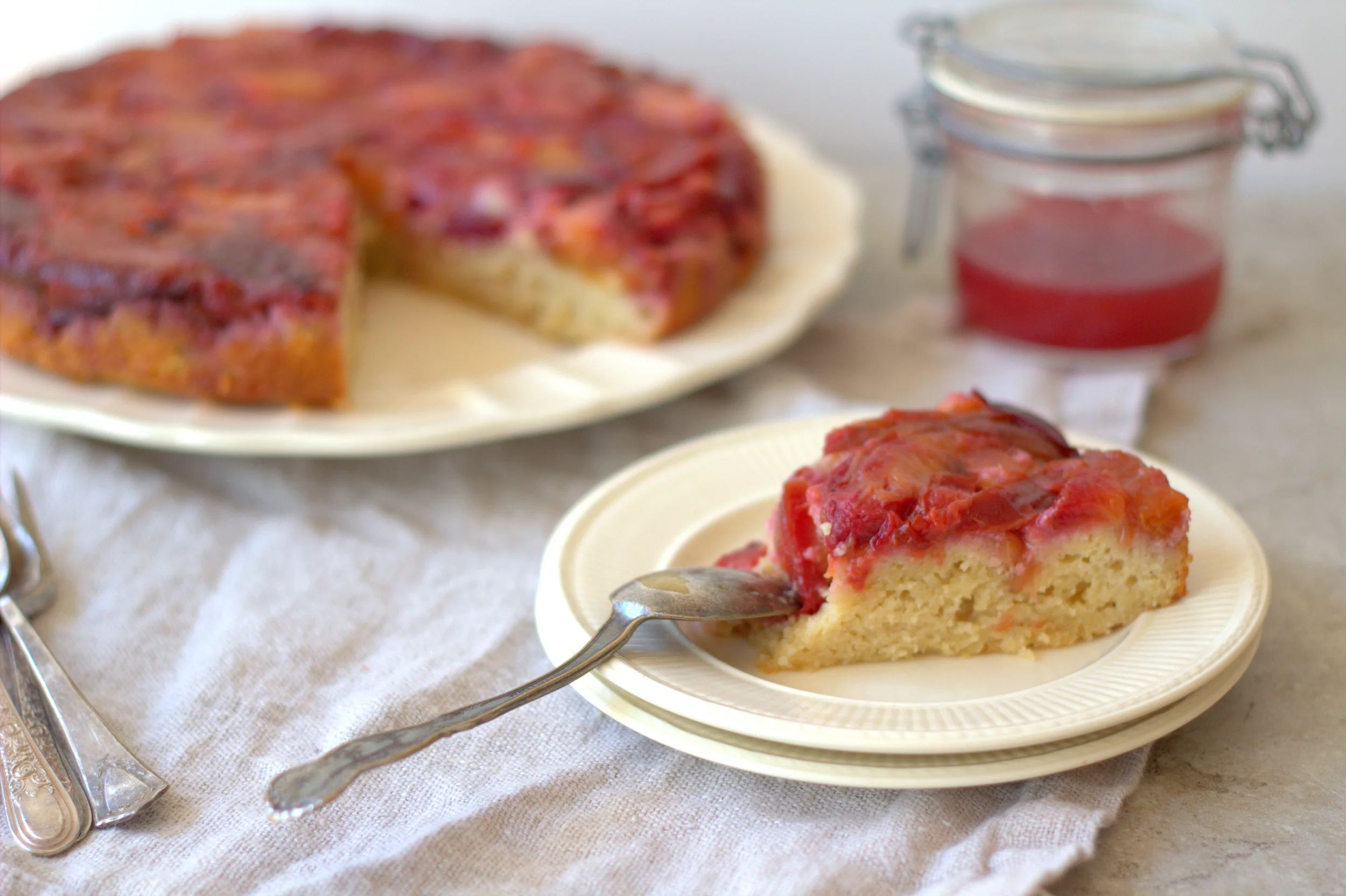 Plum "upside down" yogurt cake (Gluten-free)