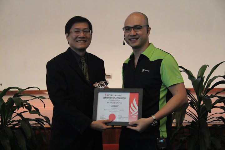 Stanley receiving his certificate of appreciation for being a keynote speaker at the conference