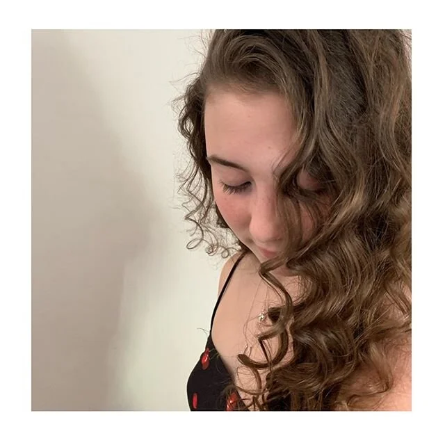 Heatless curls

Courtesy of all the odd socks lying around the house

Caitlin has been getting creative with her diy home hairstyles ☺️ she is also a master at the Dutch braid 🙌🏻
.
.
.
#longhair #longhairstyles #curlyhair #curlyhairstyles #heatless