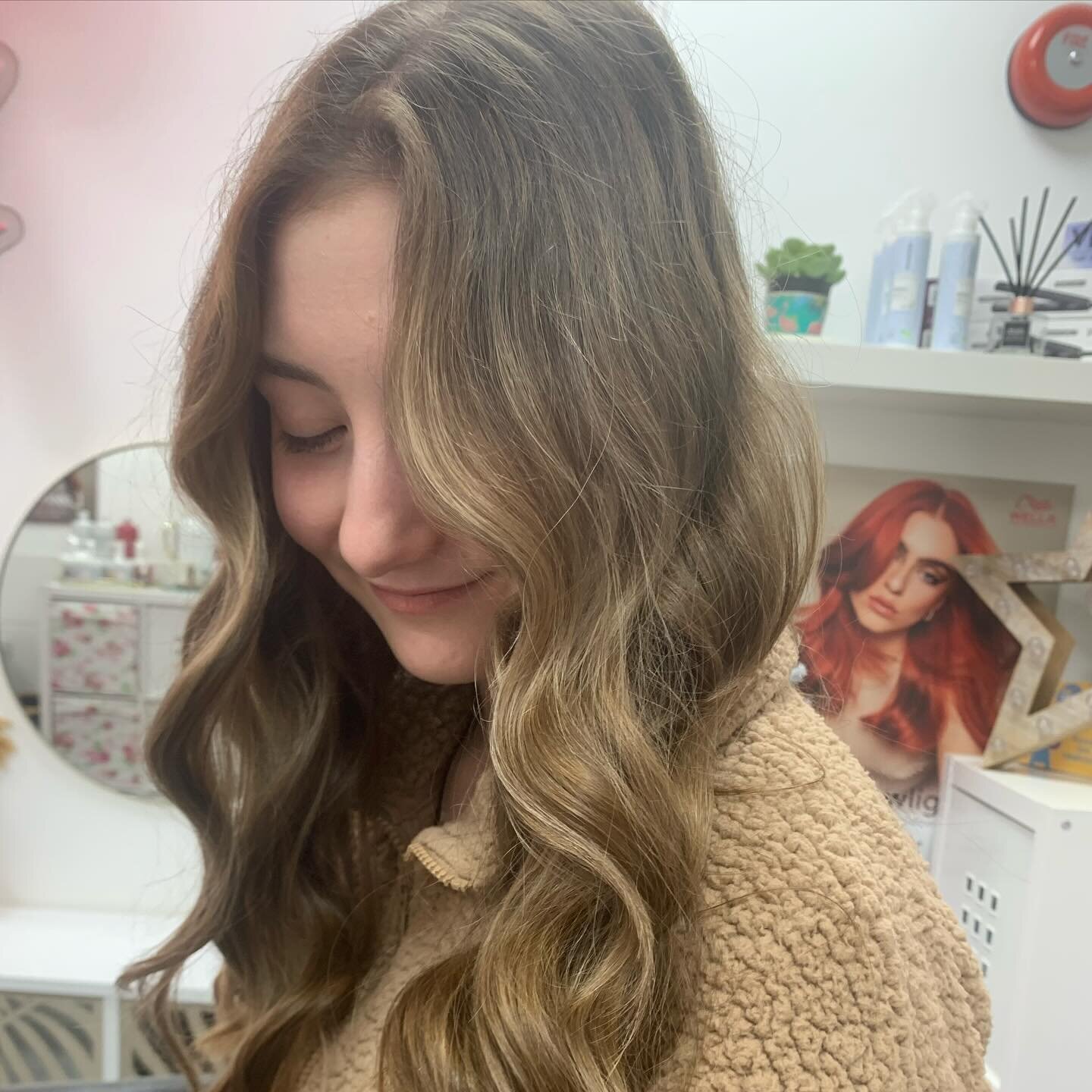 Winter Warmer

Toning down to a more natural vibe ✌🏻🍂🤎
Book your next appointment now
.
.
.
#wella #wellahair #brunette #brunettehair #lattehair #faceframinghighlights #studiosalon #rebeccaealeshairdressing
