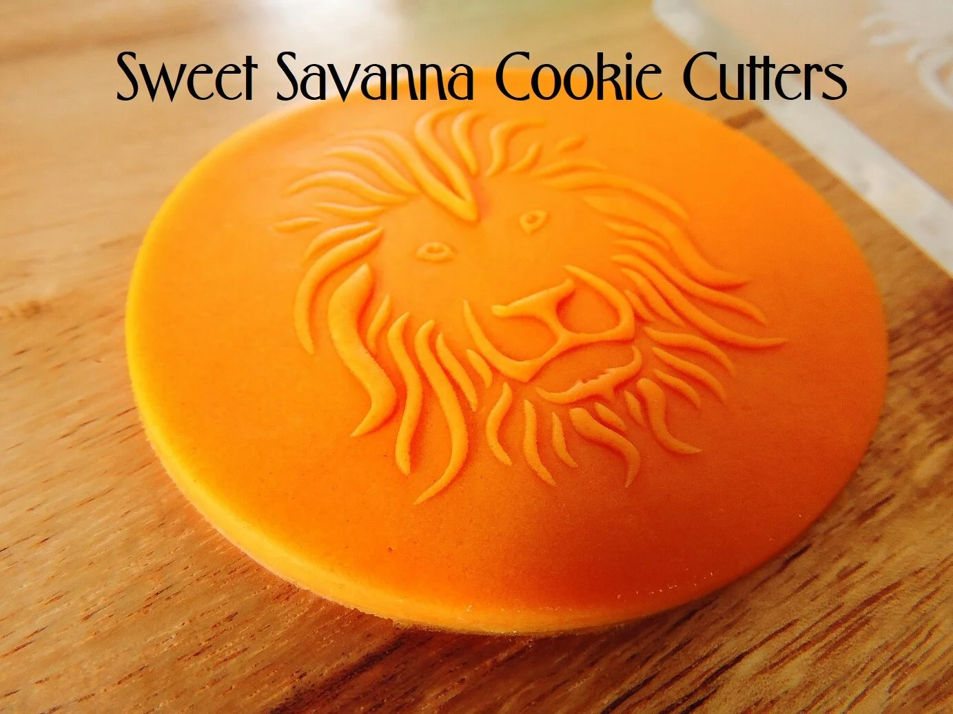 lion-raised-fondant-debosser (2).JPG