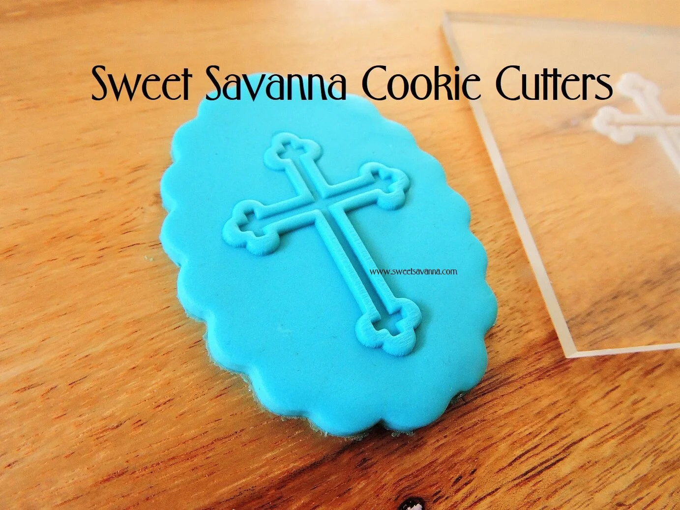 cross-raised-fondant-detail.JPG