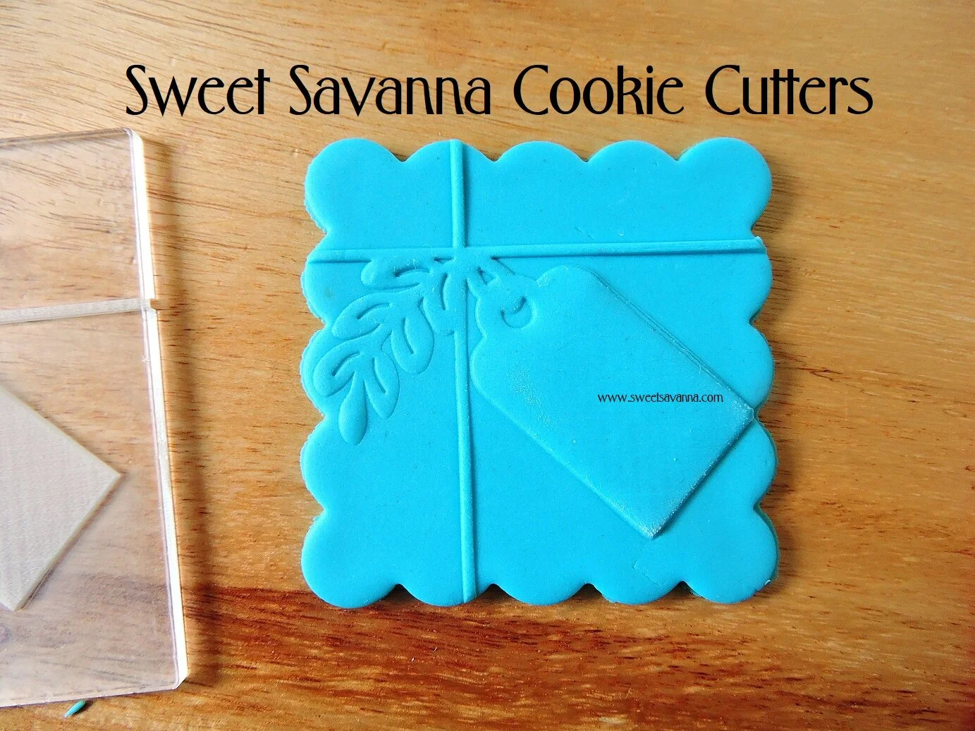 gift-tag-fondant-raised-detail.JPG