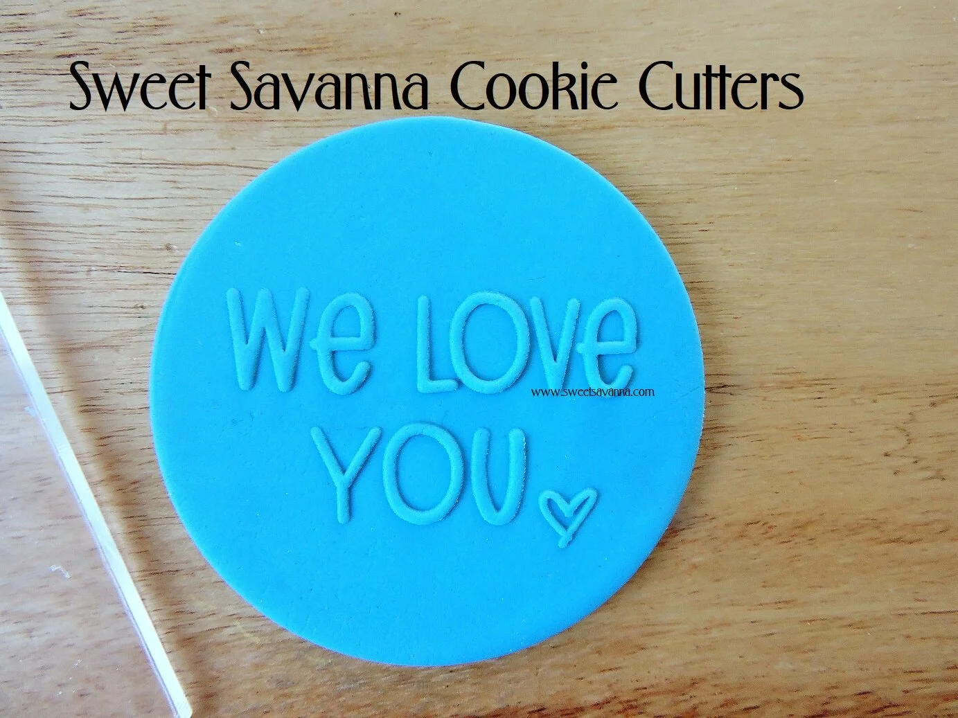 we-love-you-raised-fondant-design.JPG