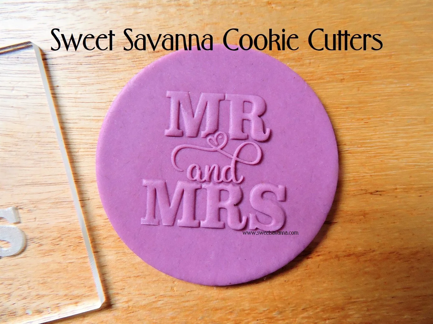 mr-mrs-raised-fondant-design-n3.JPG