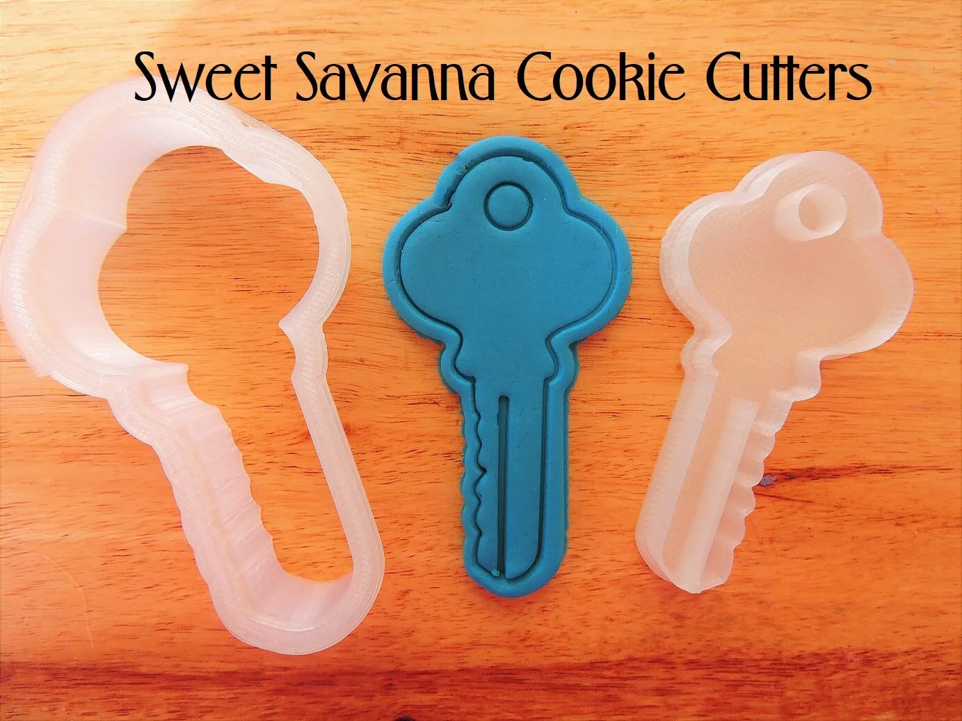 key-cookie-cutter-and-embosser-fondant.JPG