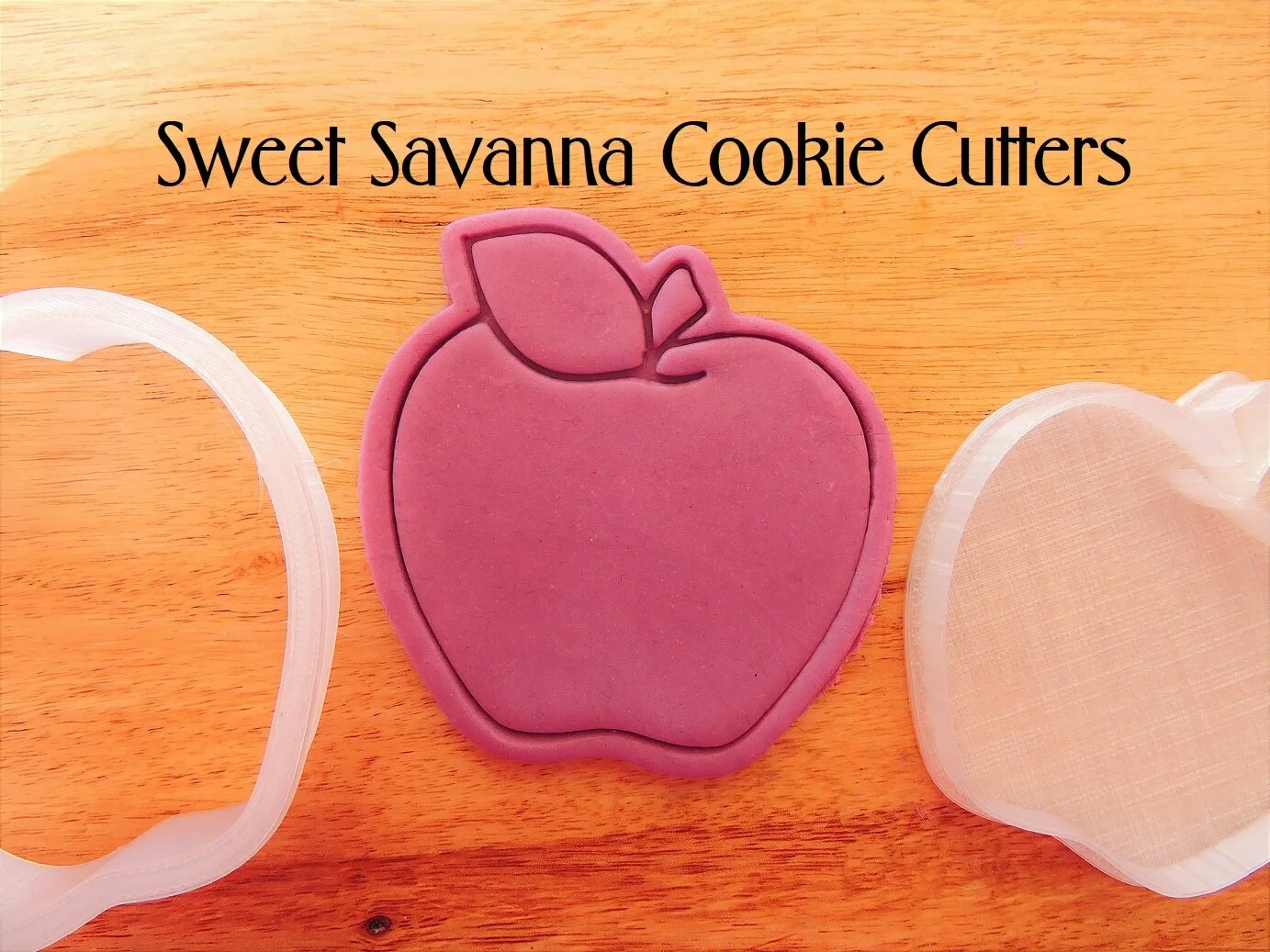 apple-cookie-cutter-and-embosser-fondant.JPG