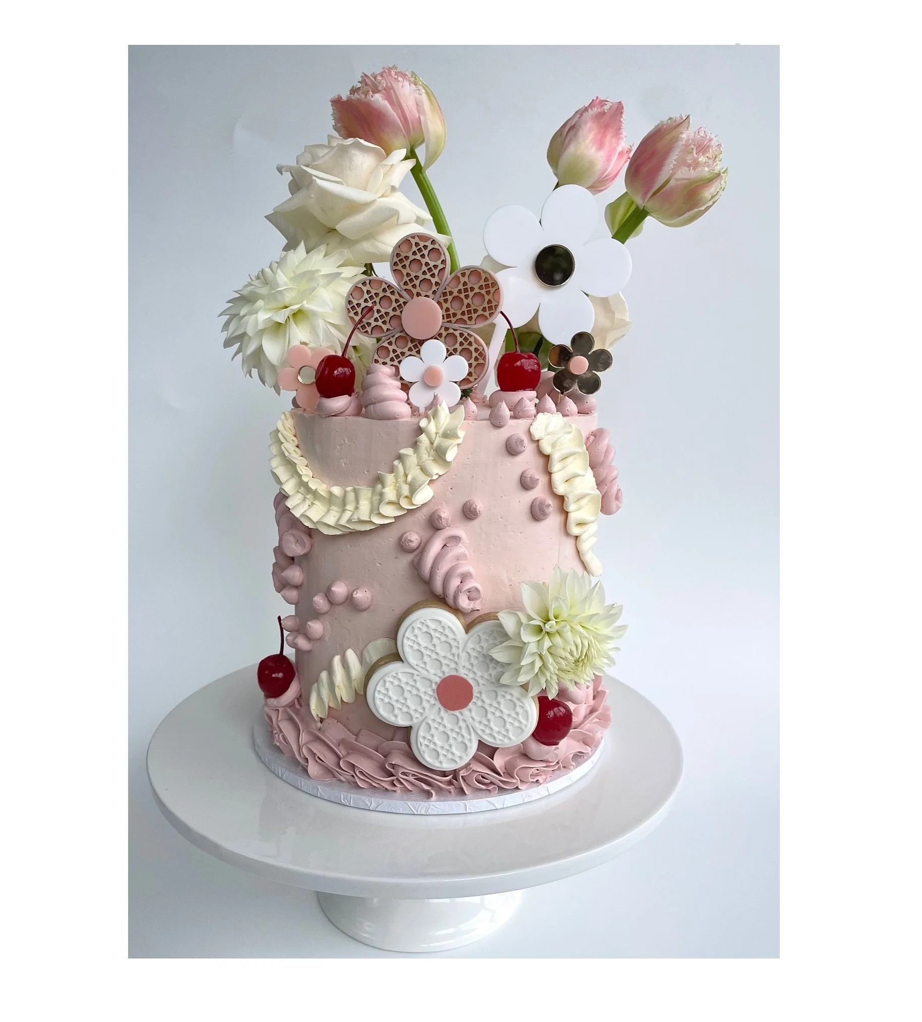 rattan-daisy-cake-topper-1.jpg