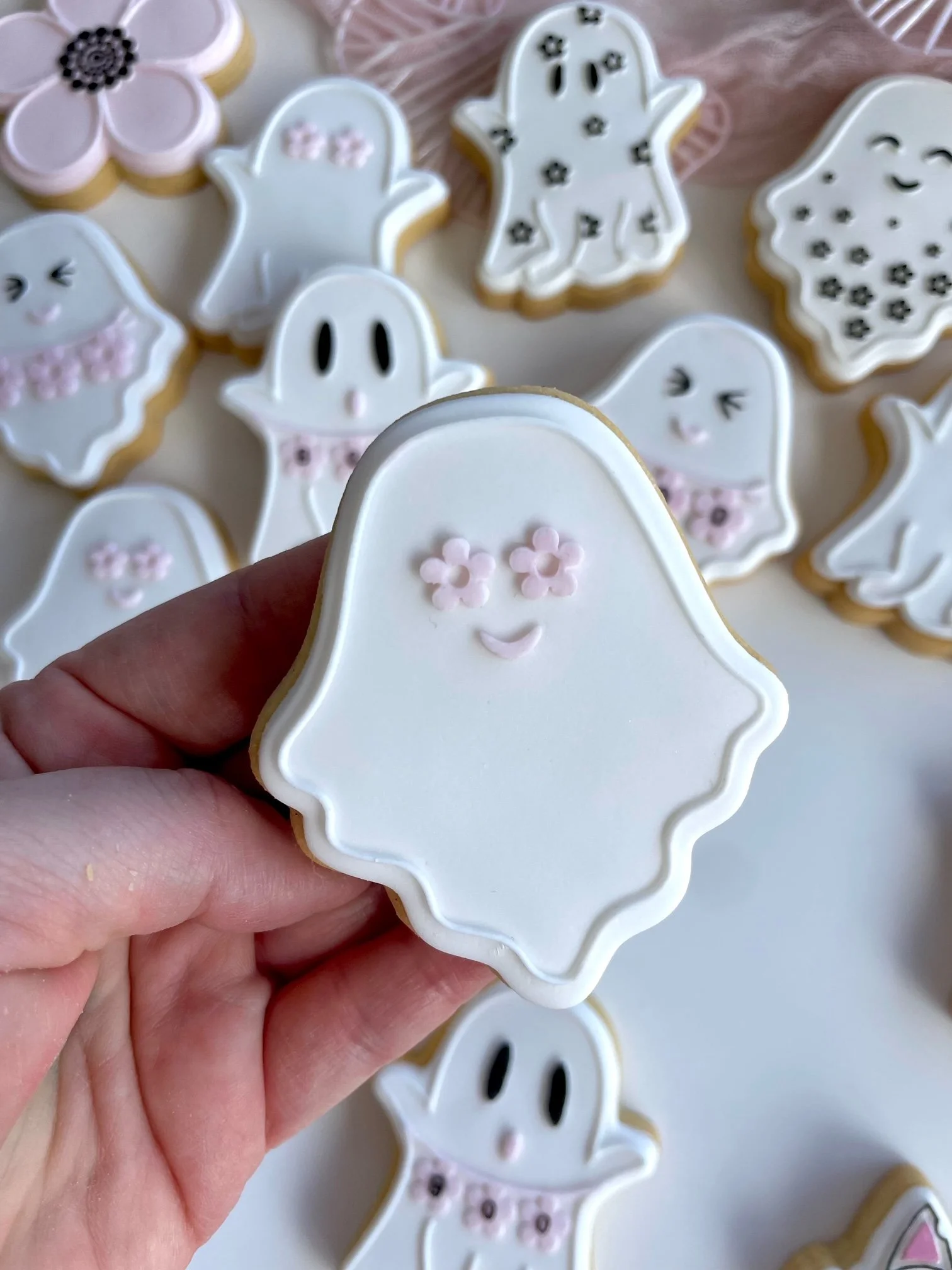 daisy-ghost-cookies (4).jpeg