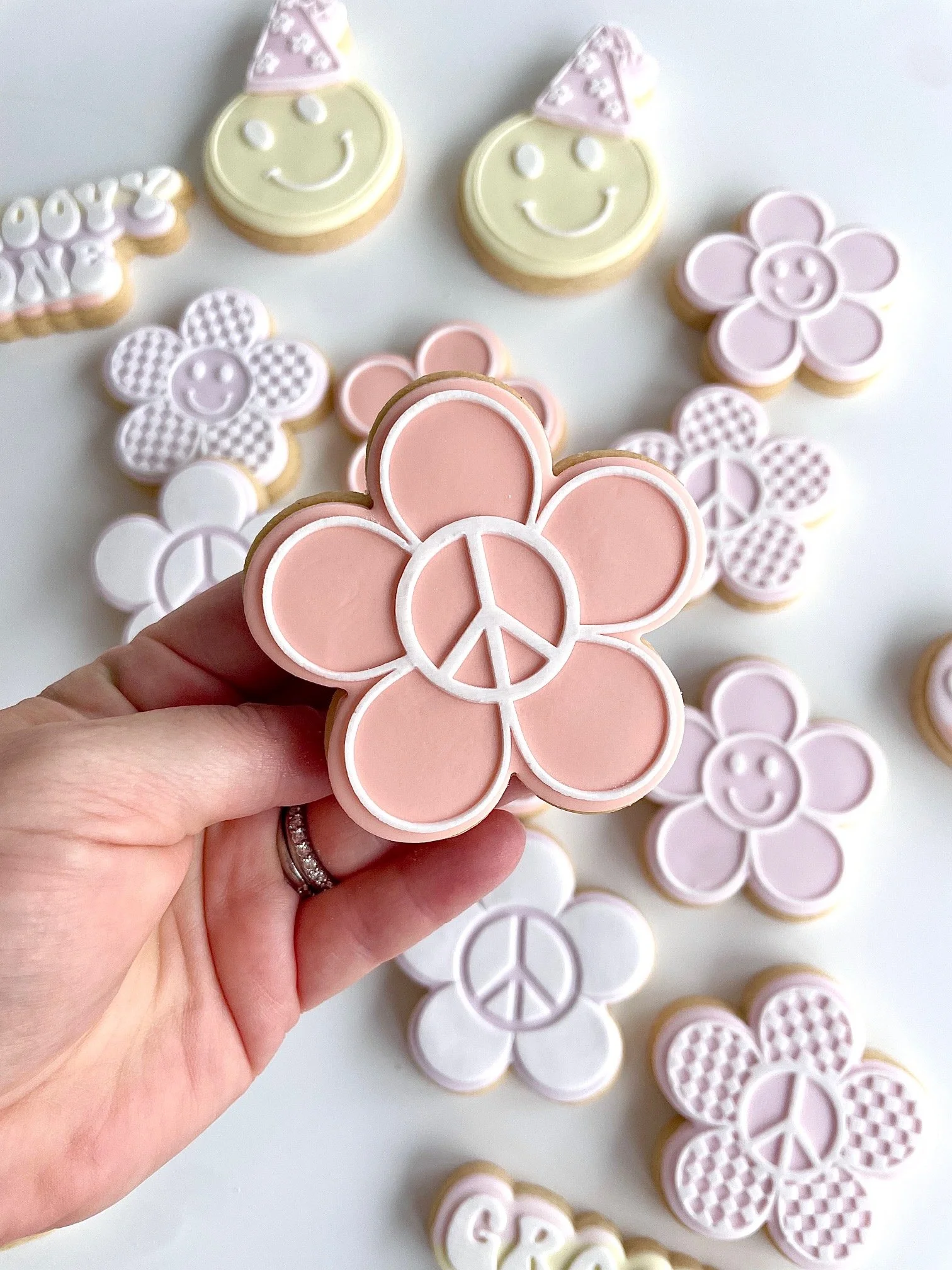 flower-daisy-happy-face-cookie-groovy-peace (5).jpeg