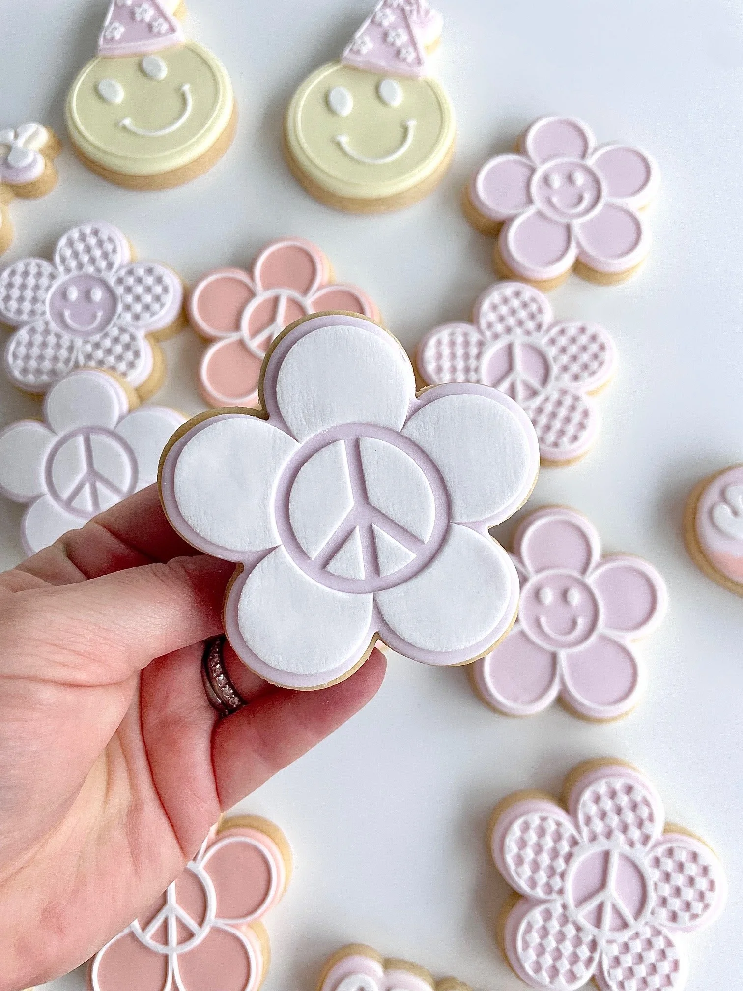 flower-daisy-happy-face-cookie-groovy-peace (6).jpeg
