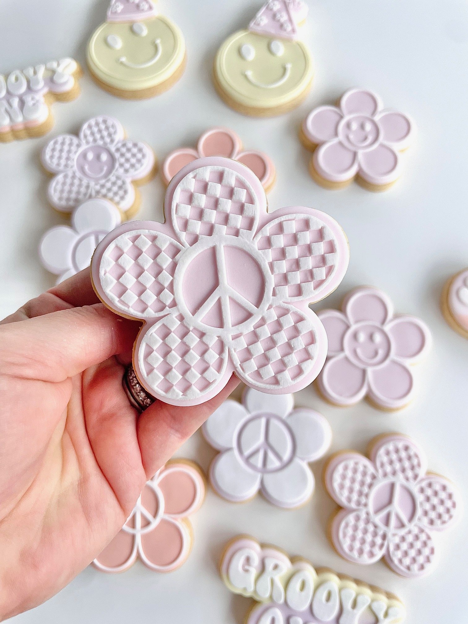 flower-daisy-happy-face-cookie-groovy-peace (1).jpeg