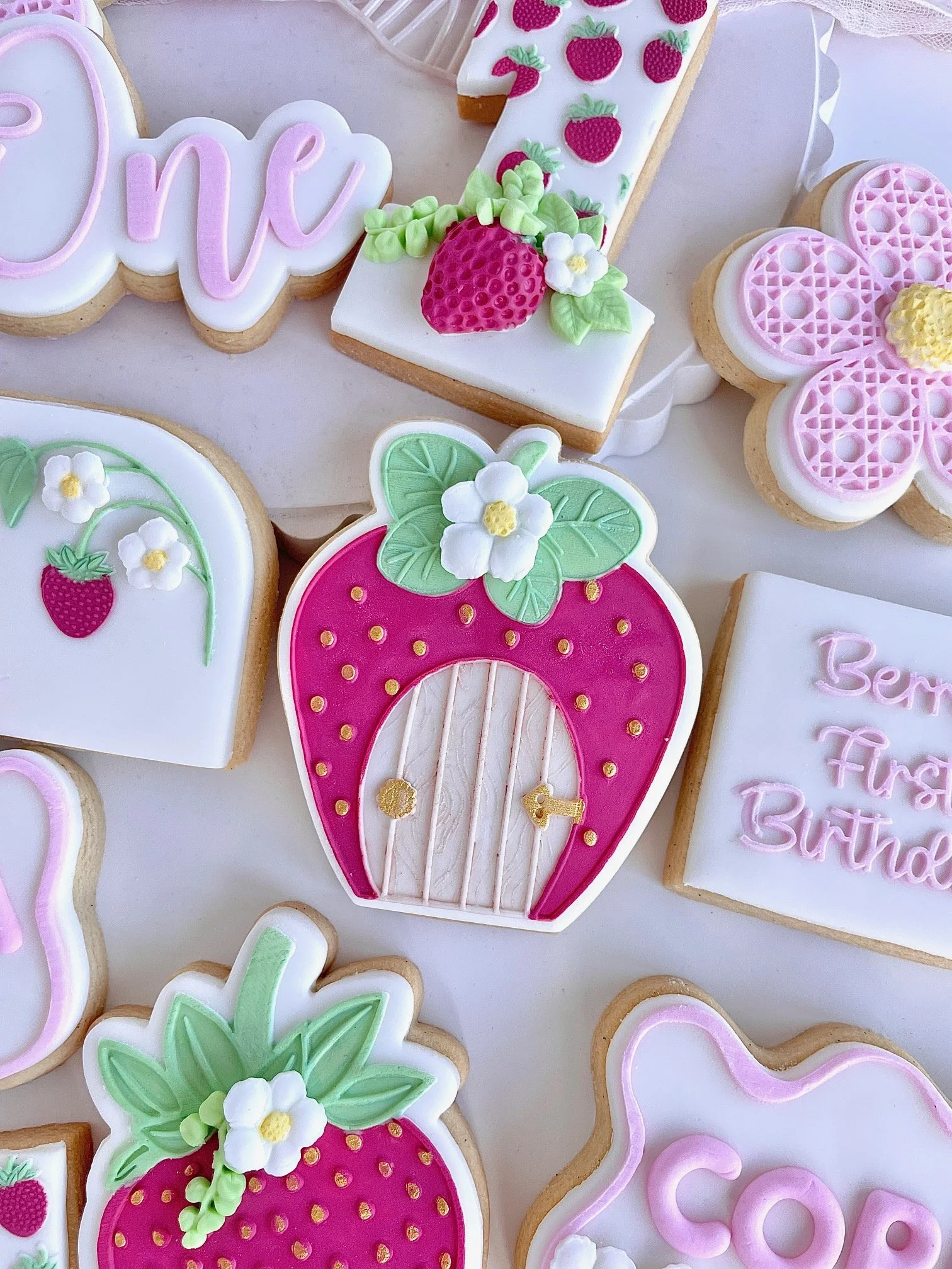 berry-first-birthday-cookies-stawberry (10).jpeg