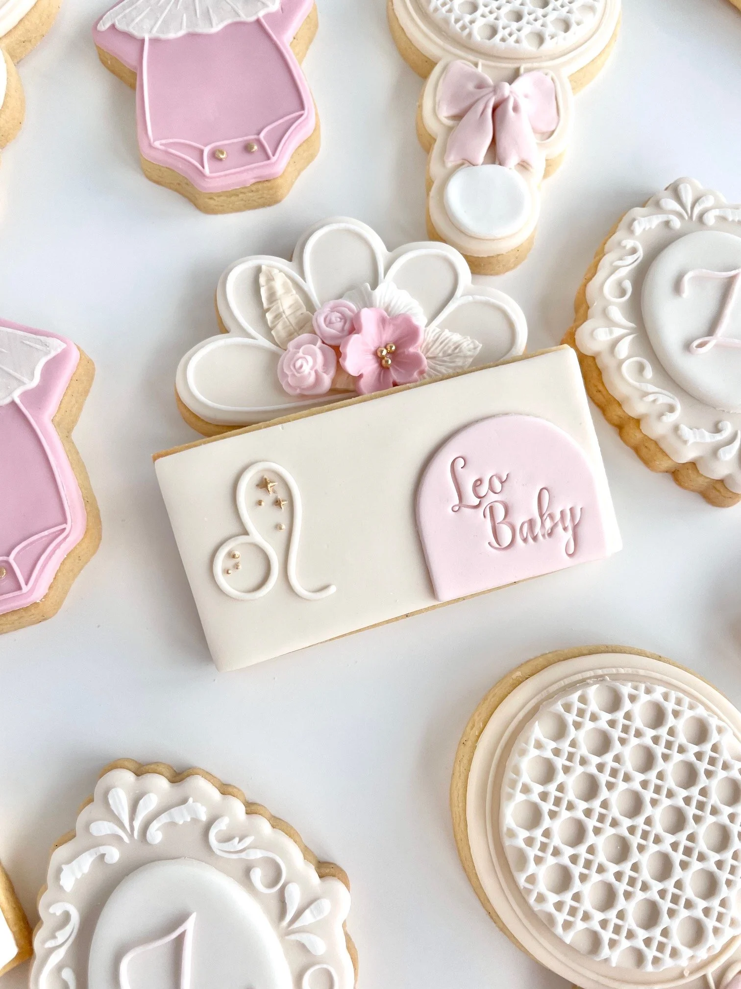 zara-baby-shower-cookies (14).jpeg