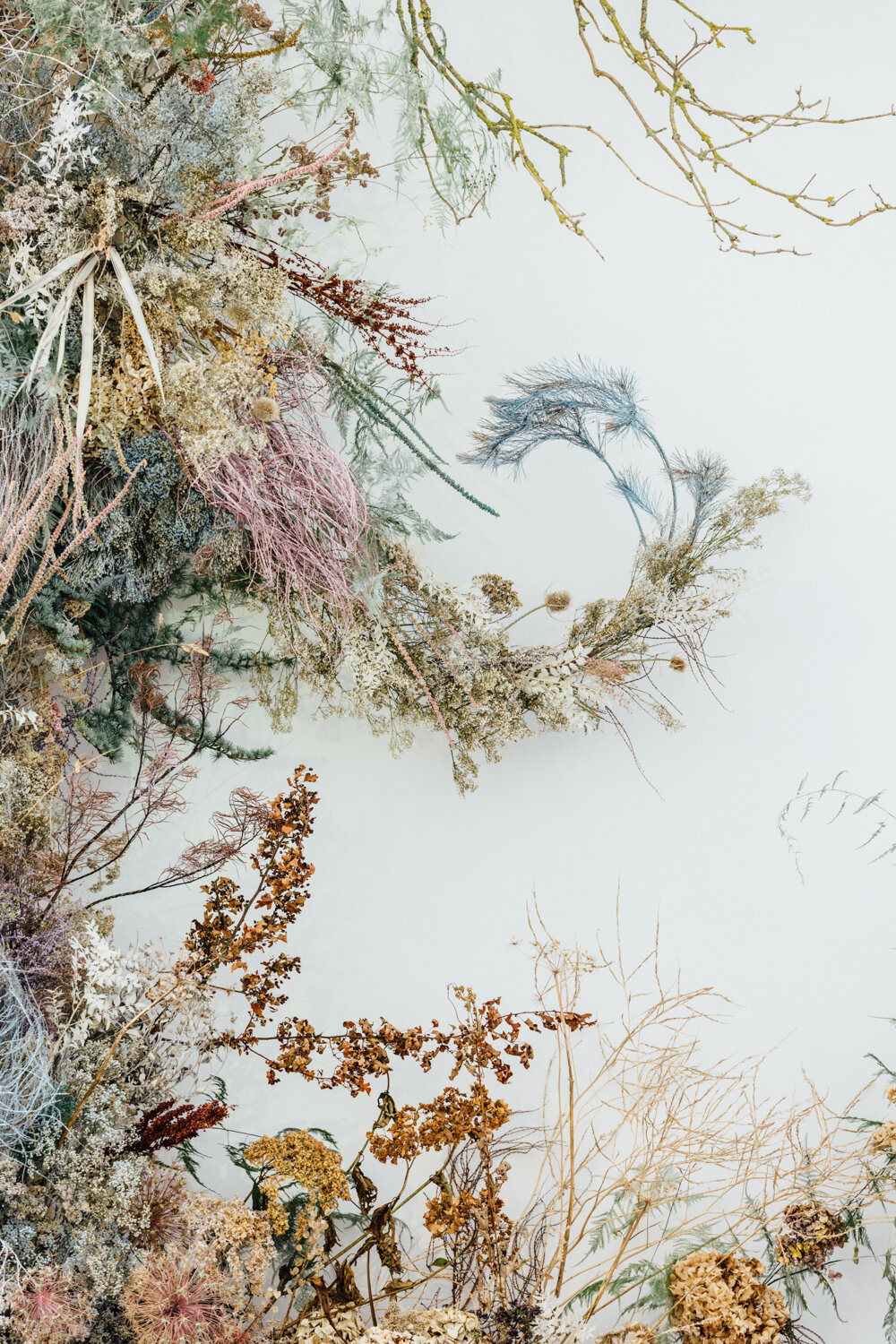 MIDNIGHT IN THE GARDEN