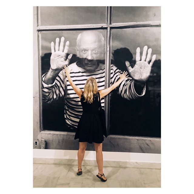 I could not resist his stare ! { Pablo Picasso } #picasso #sculpture #barcelona #artist #painter #visionary #styleicon #picassomuseum #picassophotography #masterofthearts #picassoart #modernart #bustofawoman #pablopicasso #phototravel #barcelonaart
