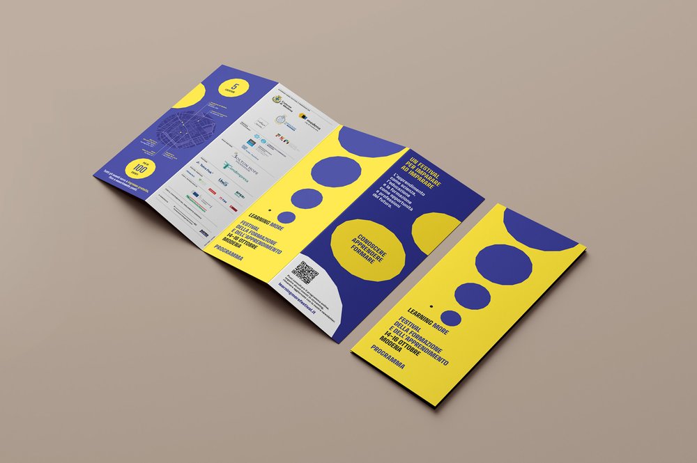 Free_4_Fold_Leaflet_Mockup_4 copia 2.jpg