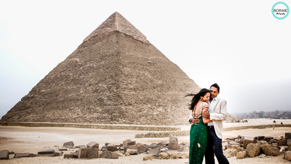 engagement photography at the pyramid in Egypt 