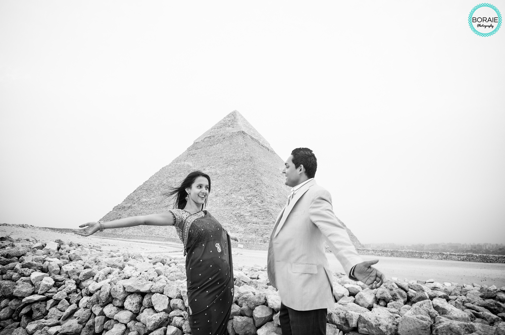 engagement photography at the pyramid in Egypt 